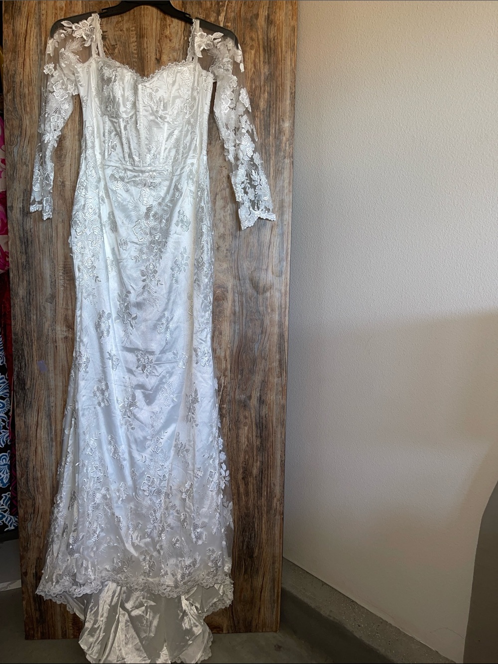 White Lace Long-Sleeve Bridal Gown